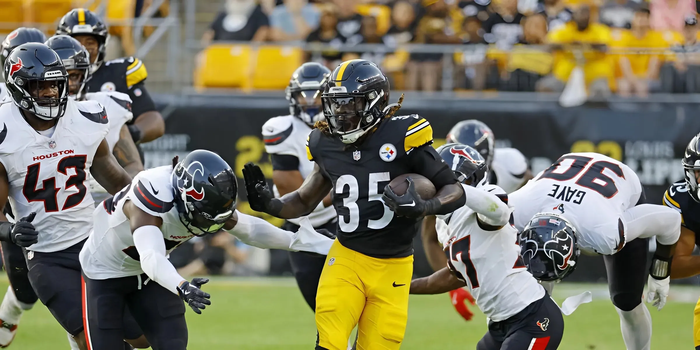 Steelers Bring Back Veteran RB With Major Backfield Questions Entering Offseason