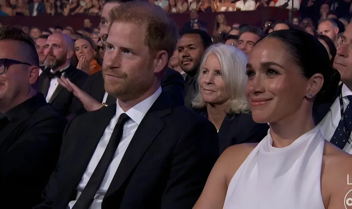 Prince Harry and Meghan Markle awkwardly smile at brutal Serena Williams joke