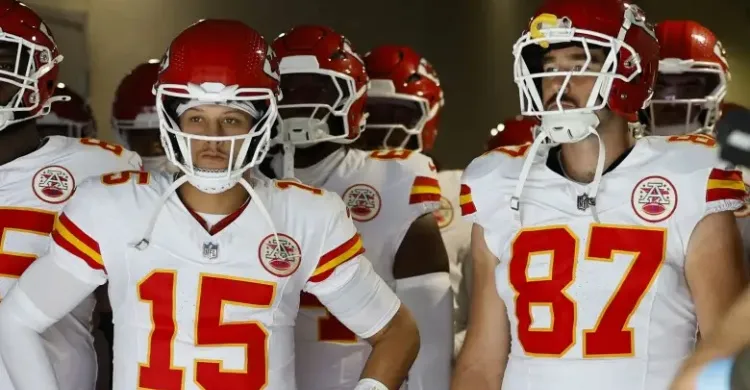 Patrick Mahomes Sends Message on Travis Kelce’s Possible Final Home Game-copy