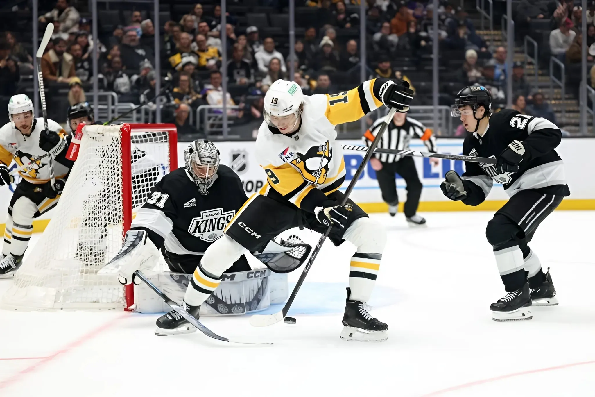 Penguins snap Kings’ home win streak in Los Angeles