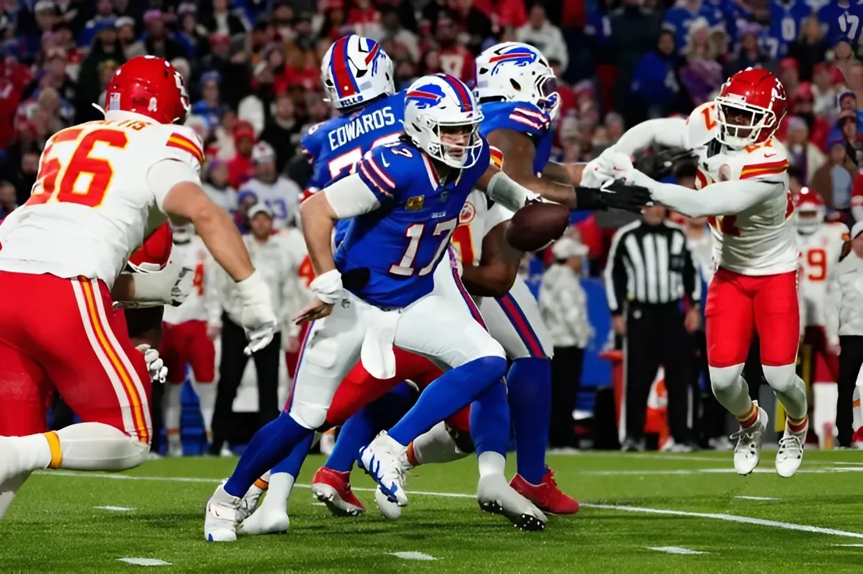 Bills QB Josh Allen makes an appearance at Chiefs practice ahead of the AFC Championship Game