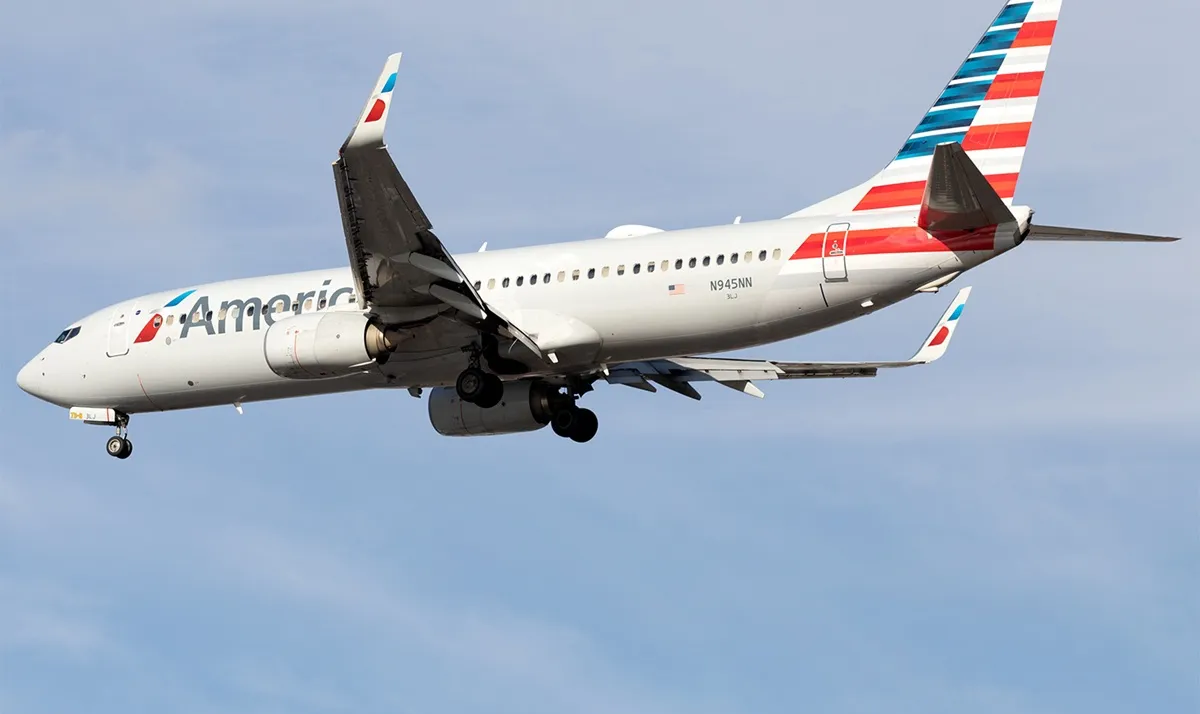 American Airlines 737 and Frontier A321 damaged at Cleveland airport