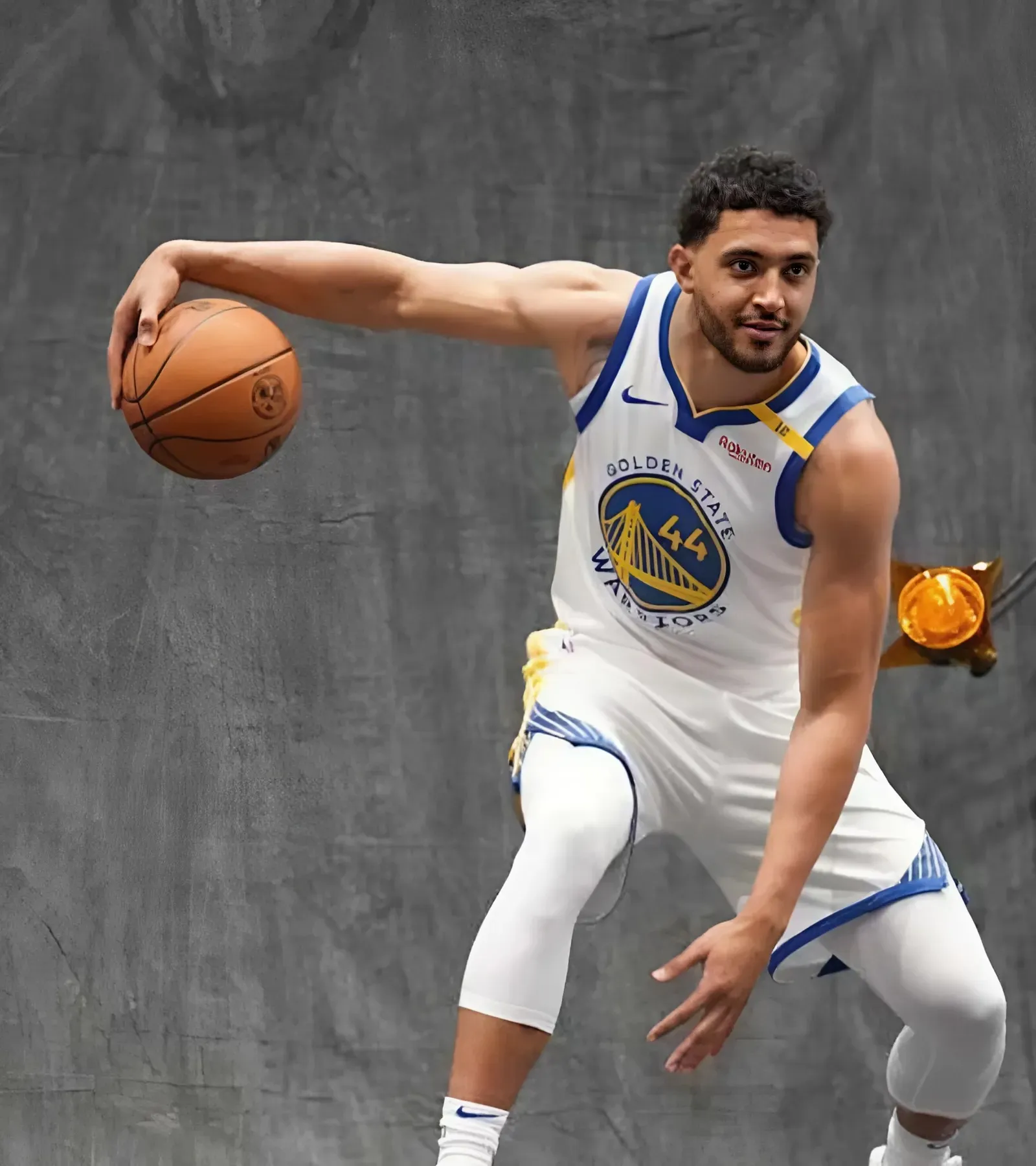 Warriors sign 6'7" wing days before trade deadline