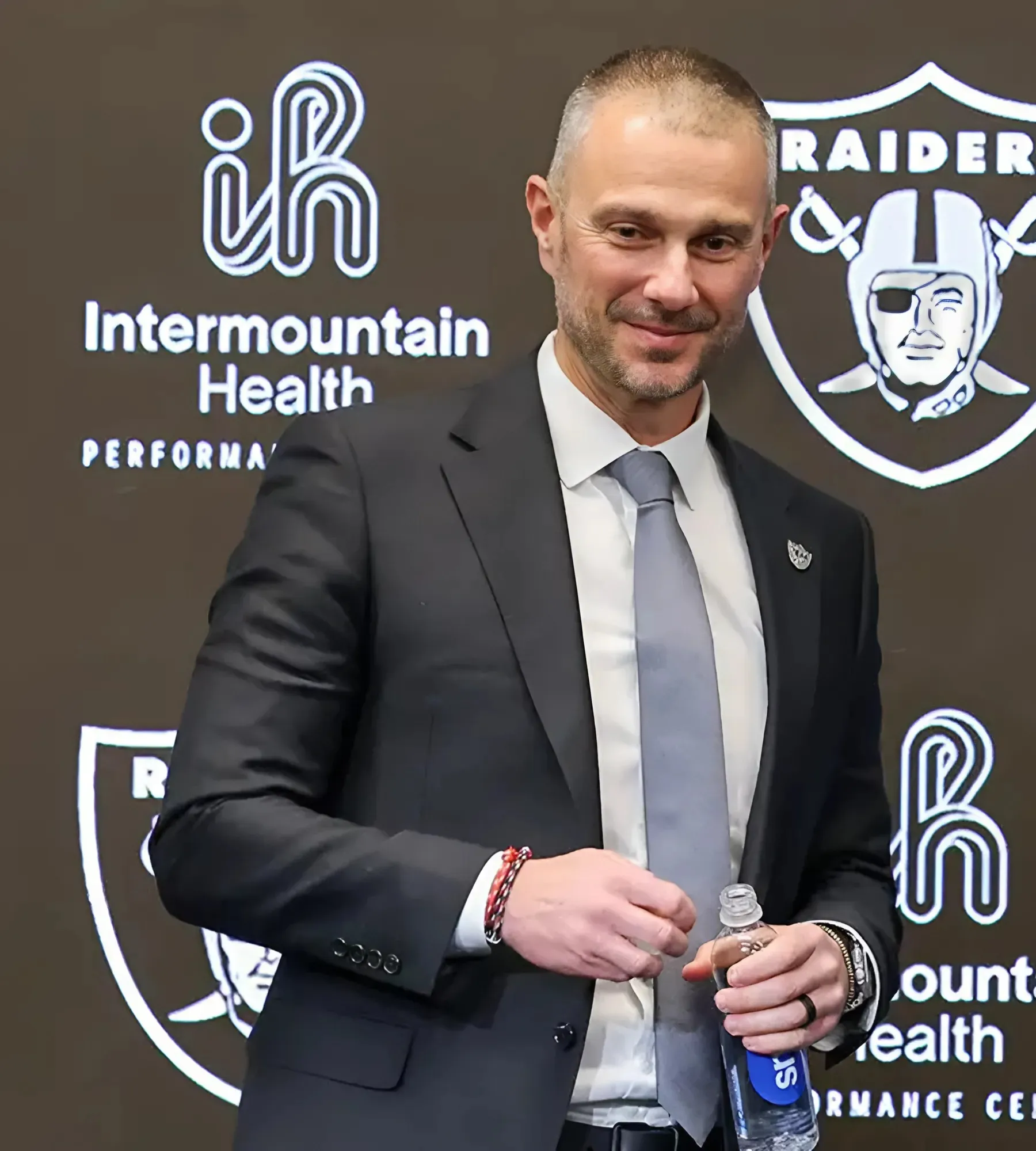 Raiders Predicted to Add 2 Legendary QBs if Unique Scenario Plays Out