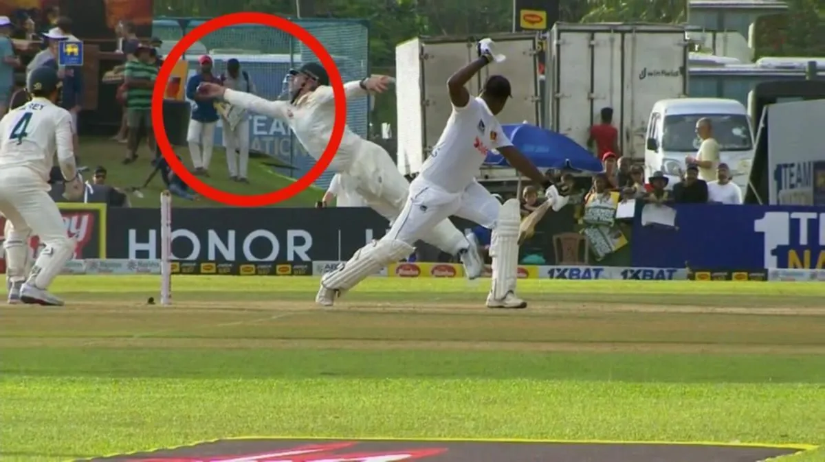 Spectacular Travis Head catch puts Australia in command after Day 2 of first Test against Sri Lanka