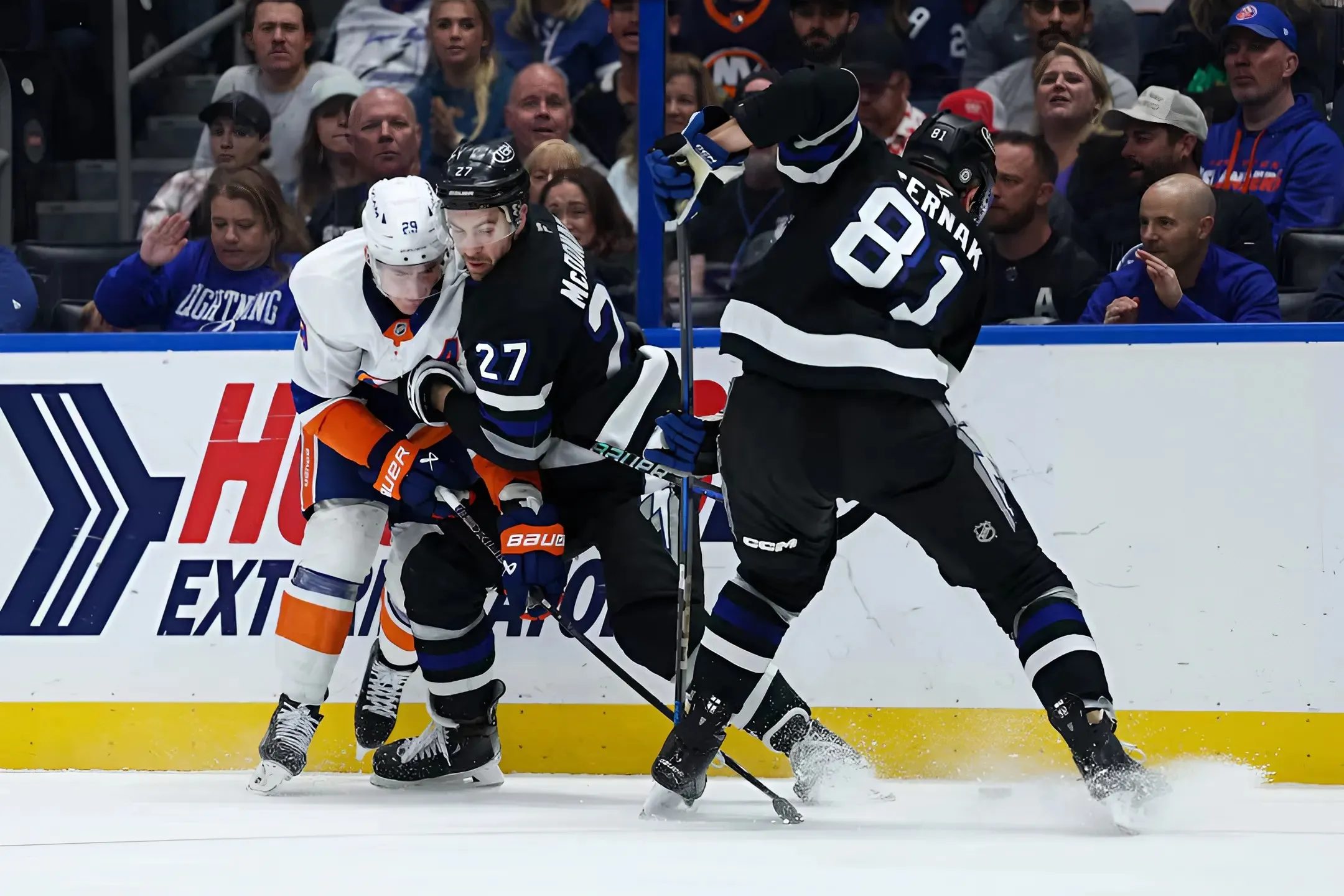 Lightning rally late, lose in overtime to red-hot Islanders