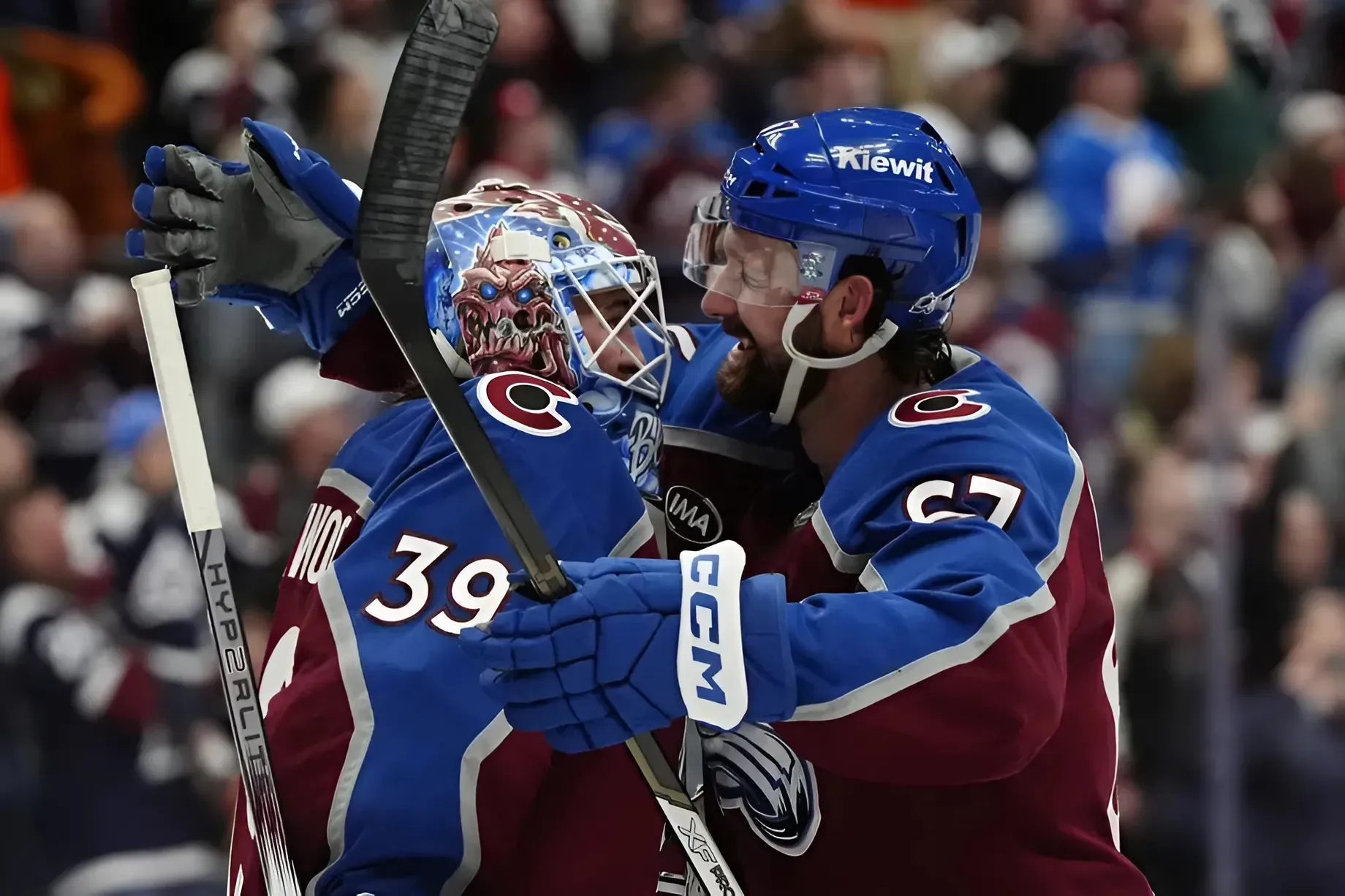 Avalanche score second straight shutout with 2-0 victory over Flyers