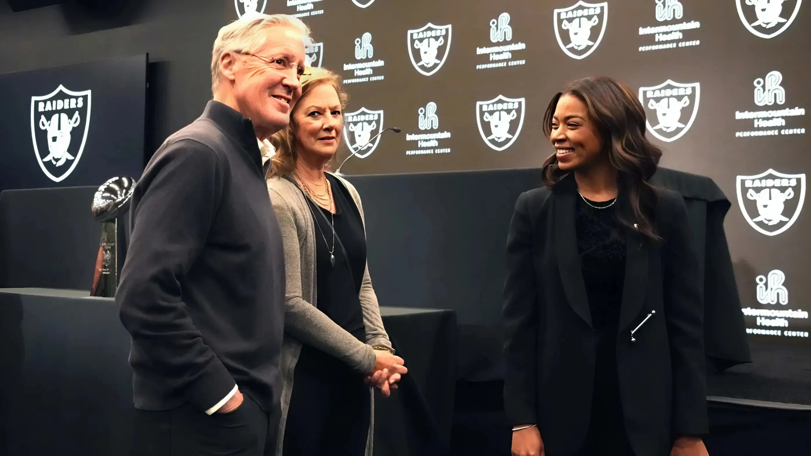 Las Vegas Raiders HC Pete Carroll is already showing where Antonio Pierce lacked experience last offseason