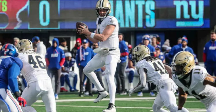 Saints' Kellen Moore Has Huge Decision Ahead With Derek Carr