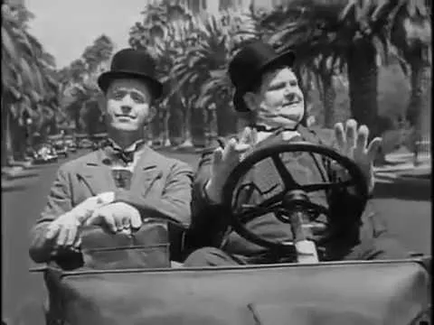 Busy Bodies - Laurel & Hardy (1933)