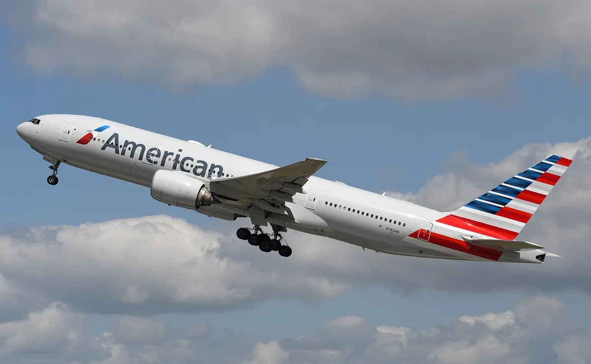 Despite rain, American Airlines makes smooth return to Palomar Airport