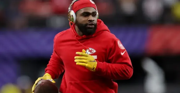 Former Chiefs First-Round Pick Inks Deal to Remain in NFC: Report