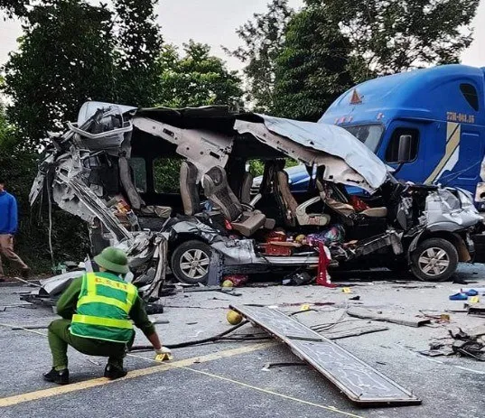 16 Người ĐI Lễ Chùa Đầu Năm