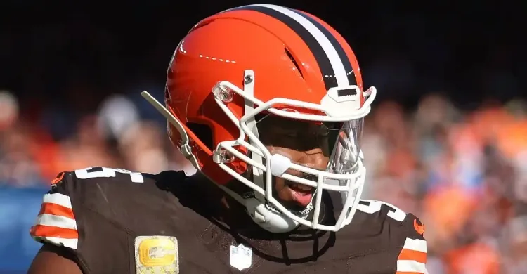 Browns Trade Pitch Moves Garrett to Packers for Lackluster Return