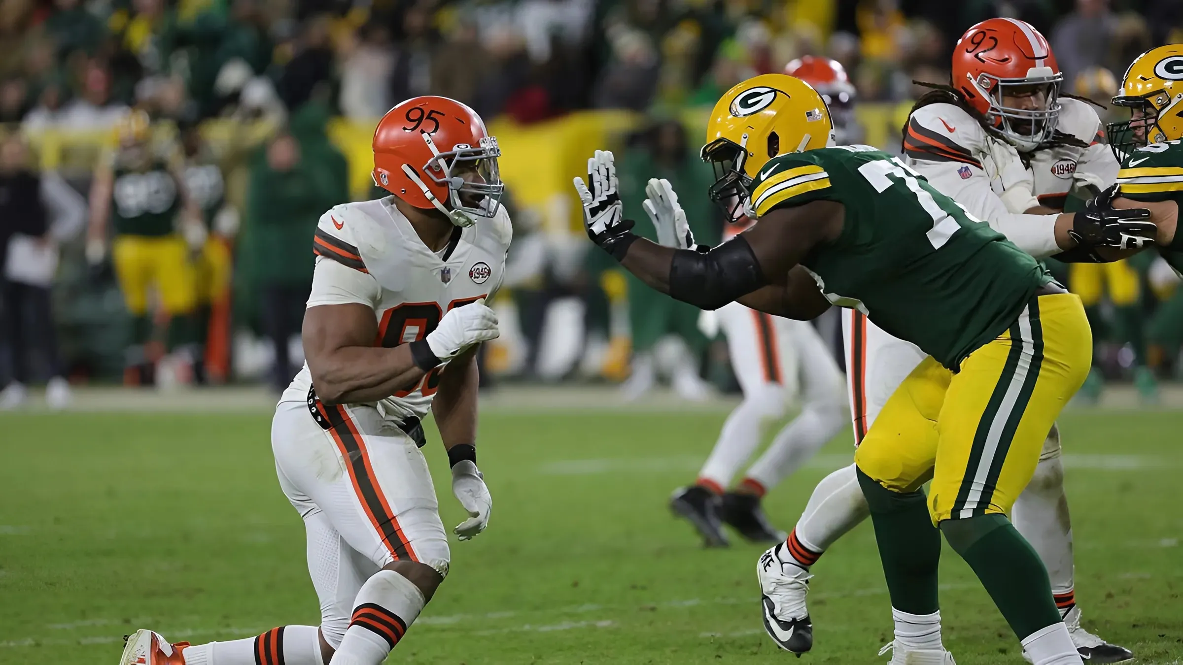 Browns Trade Pitch Moves Garrett to Packers for Lackluster Return