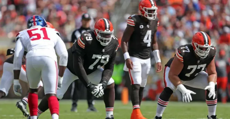 Browns Offensive Lineman Undergoes Knee Surgery