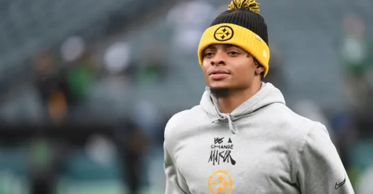 Analyst Insinuates Steelers Aren't As In Love With Justin Fields As Everyone Thinks