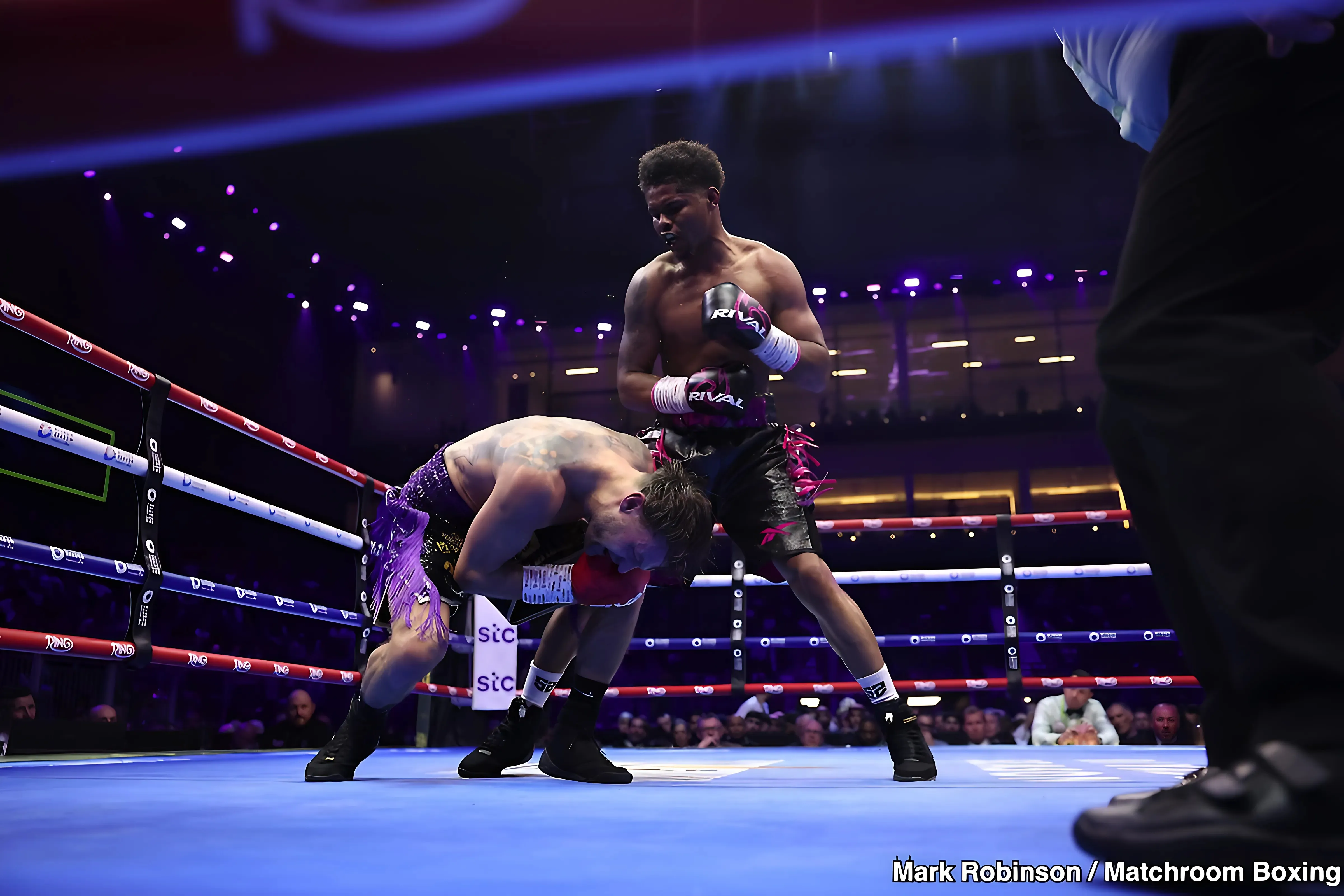 Shakur Stevenson’s Body Work Too Much For Josh Padley, Earns TKO Victory trucc