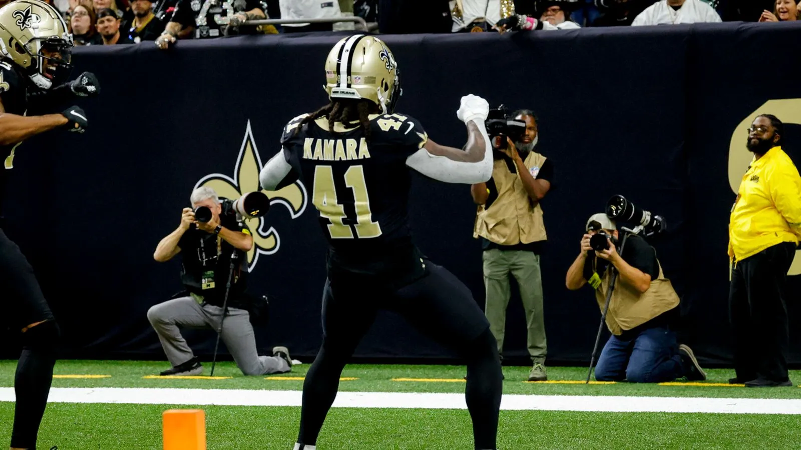 Saints’ Alvin Kamara quickly silences the idea he will be playing for any other team