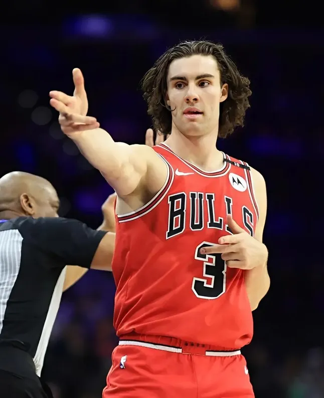 Bulls' Josh Giddey joins Michael Jordan on exclusive list after destroying 76ers