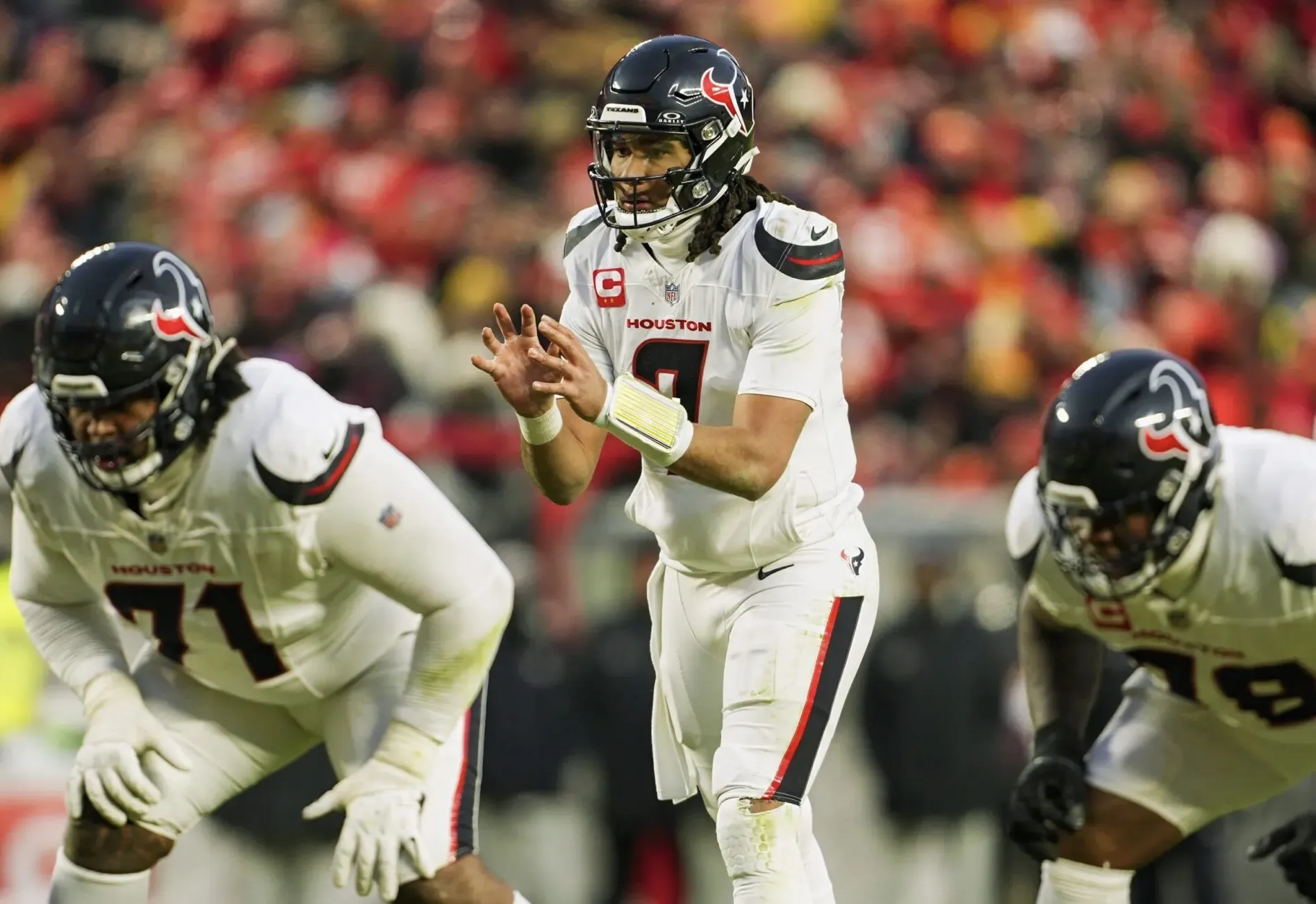 Texans focused on beefing up offensive line in 2025 NFL mock draft roundup