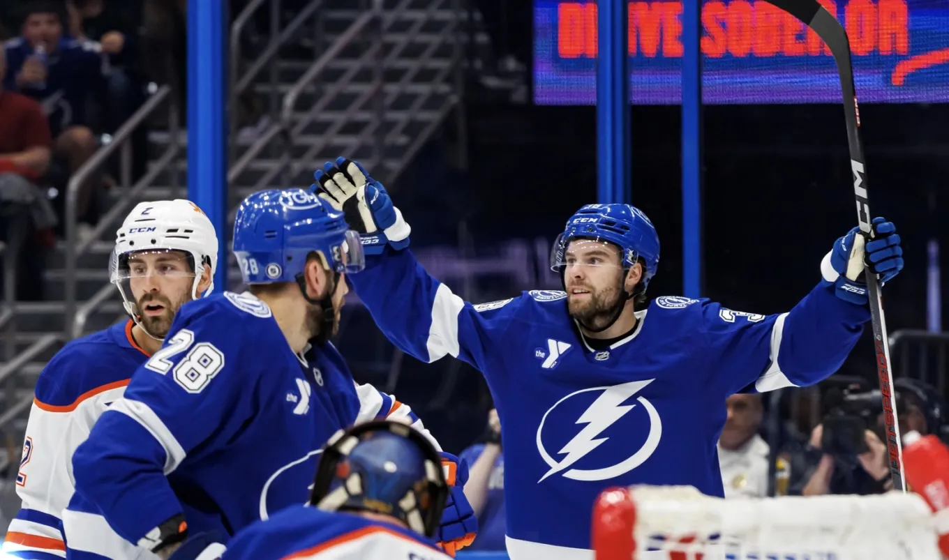 Lightning extend win streak to 6 with victory over slumping Oilers