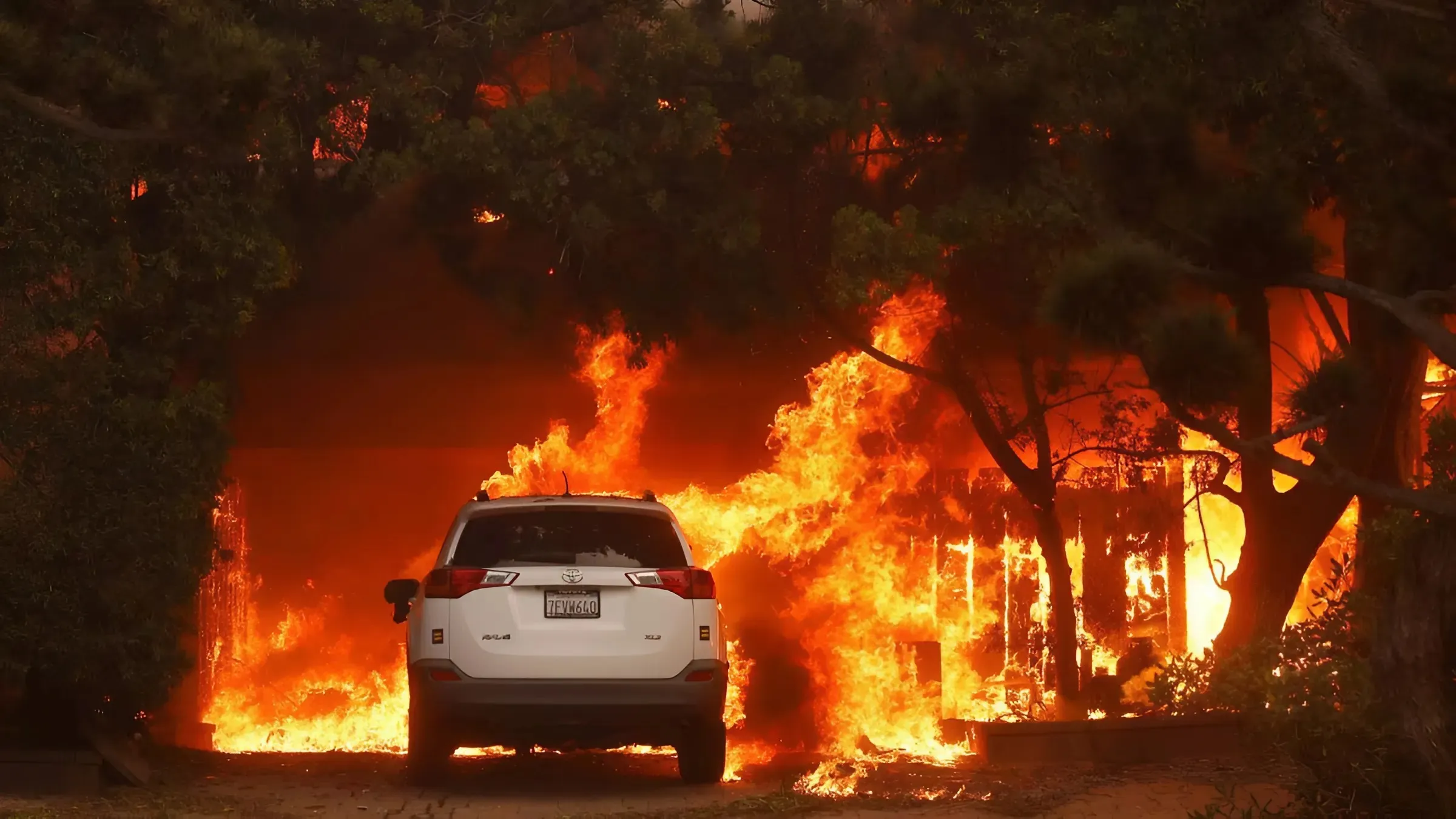 Oscars Shine, But Hollywood Burns – Wildfires Leave Tinseltown in Turmoil! Oscars Shine, But Hollywood Burns – Wildfires Leave Tinseltown in Turmoil!