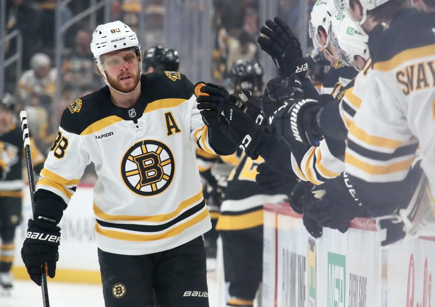 David Pastrnak helps slumping Bruins dispatch Penguins