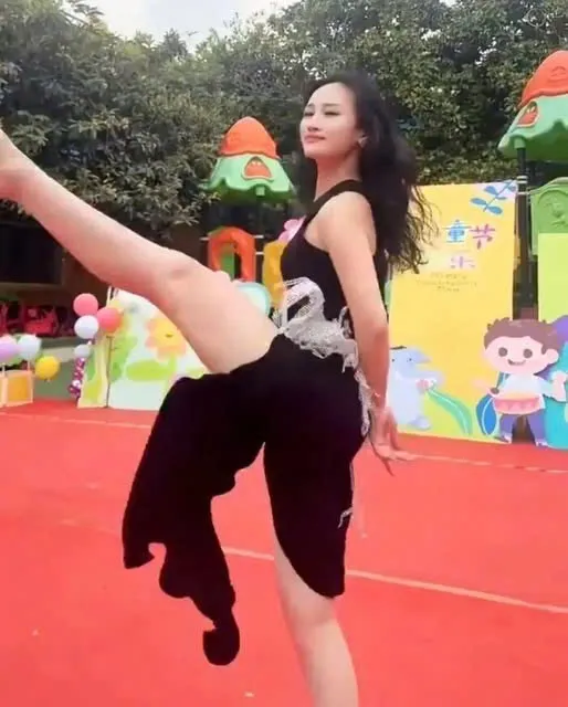 Cô Giáo Mầm Non Sáng Nhất Cõi Mạng
