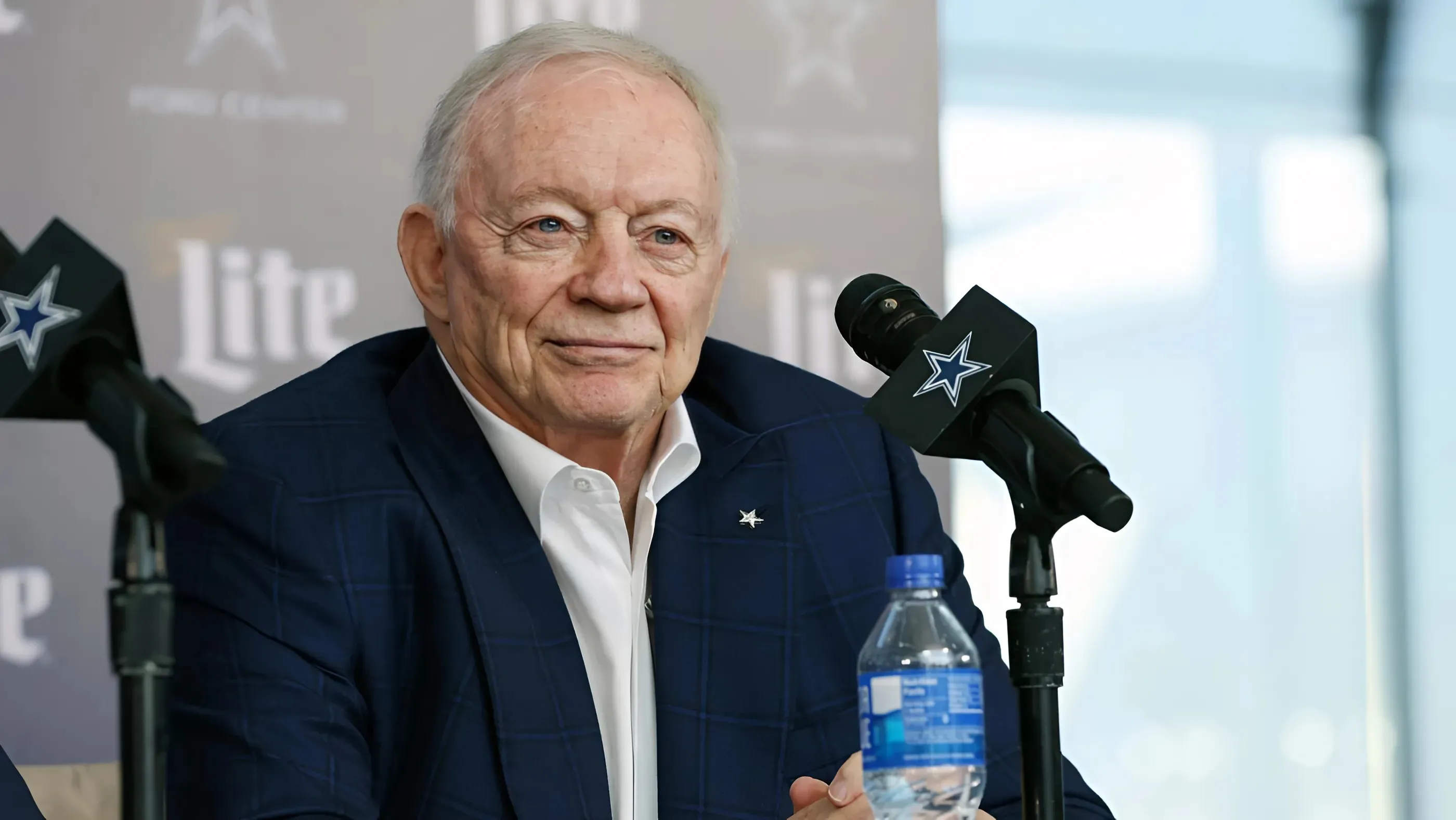 Cowboys' Jones Hints at 'Big-Name' $100 Million Free Agency Plan