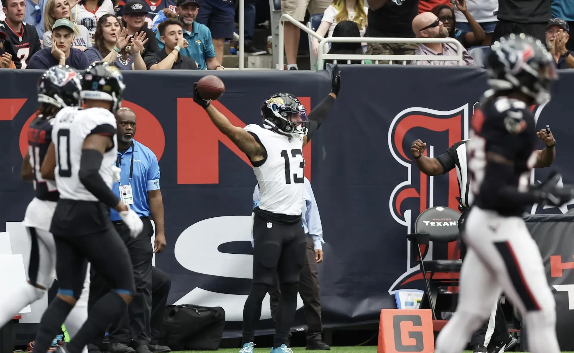 Houston Texans land $72 million WR in rare trade with divisional rival