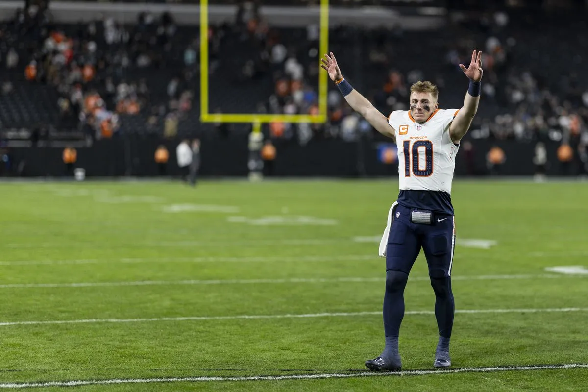 Denver Broncos' Bo Nix Earns Rookie of the Year Honors From Senior Bowl