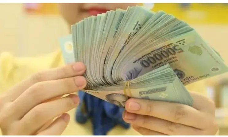 Chính thức tăng lương cơ sở sau đợt tăng 30% cho cán b ộ c ông ch ức v iên ch ức và lực lượng vũ trang được đề xuất trong trường hợp tình hình k inh tế – xã hội năm 2025 như thế nào?
