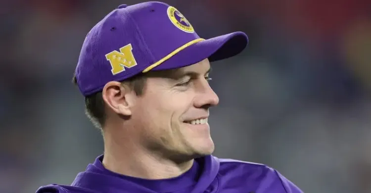 Vikings ‘Dark Horse’ to Land History-Making QB Amid Sam Darnold Rumors