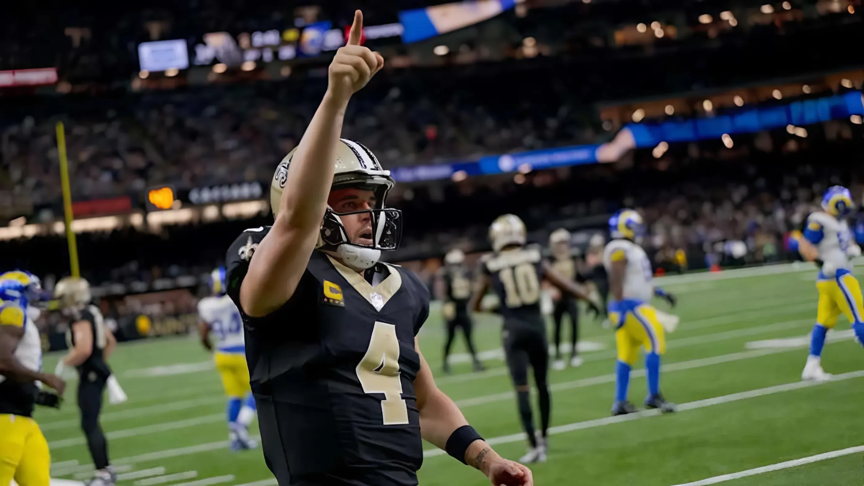 Saints Reportedly Make Surprising Decision With Derek Carr