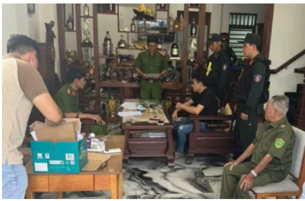 Hơn 60 c ảnh s:-át vây b ắ t Nguyễn Đăng Khoa và đ:ồng bọn Hơn 60 c ảnh s:-át vây b ắ t Nguyễn Đăng Khoa và đ:ồng bọn