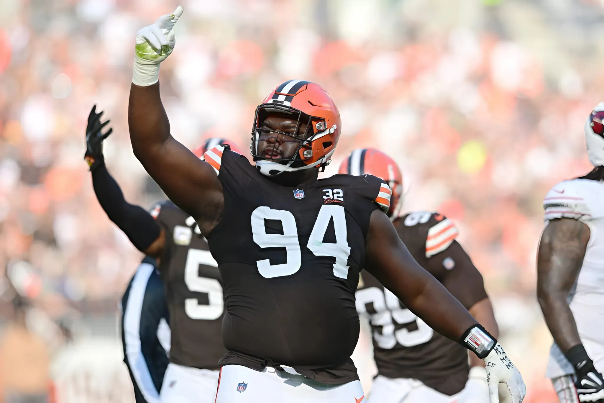 Browns to release Dalvin Tomlinson after Myles Garrett extension