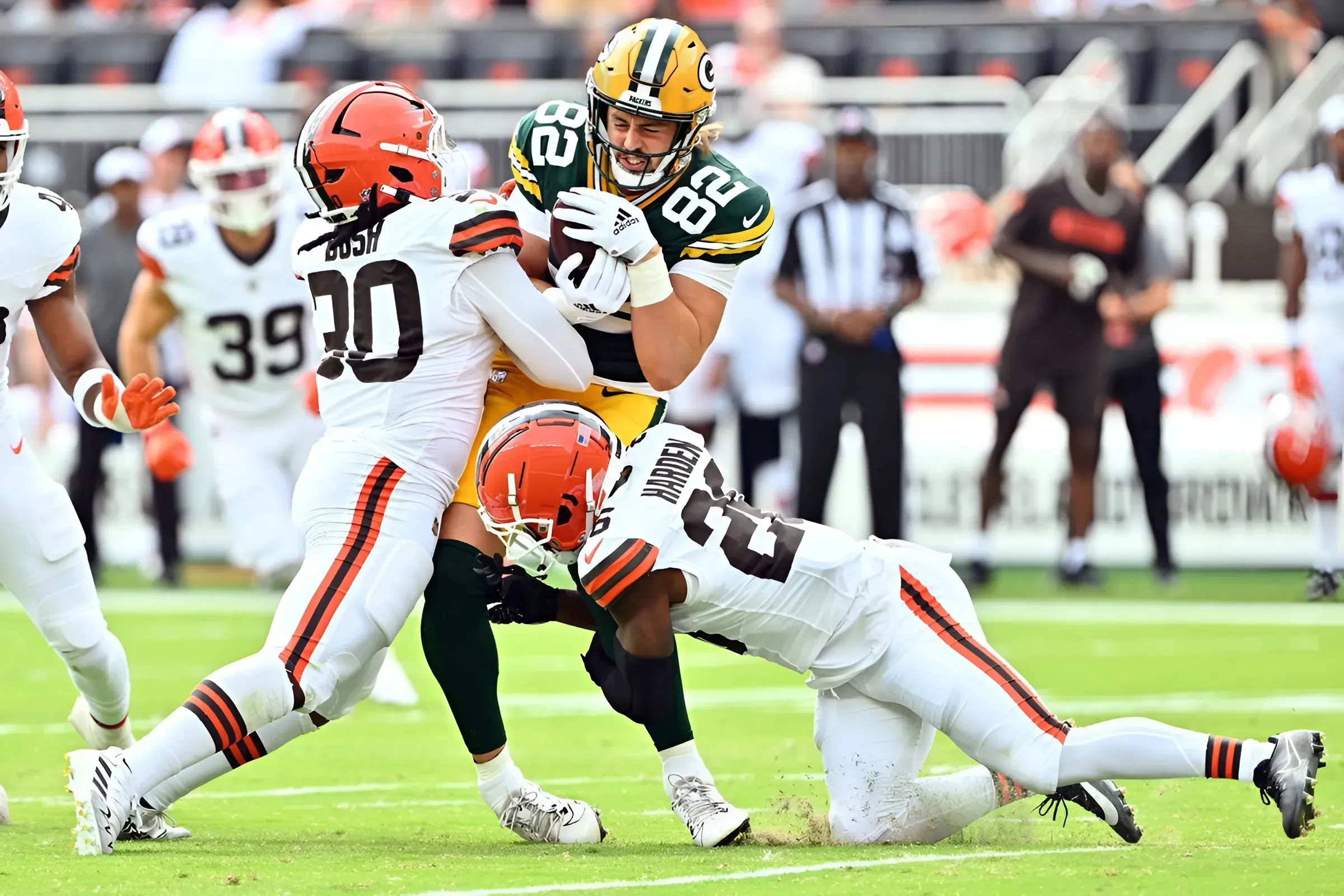 Cleveland Browns Re-Sign Linebacker Devin Bush On 1-Year Deal