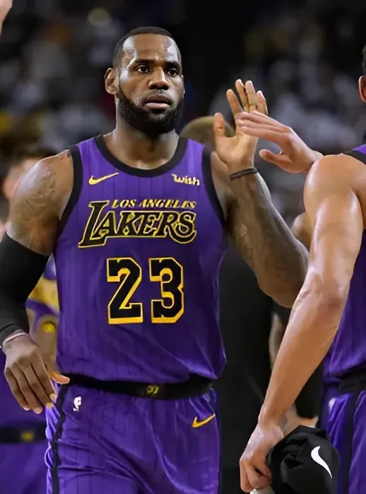 Injury threatens to prevent LeBron from extending his most legendary streak