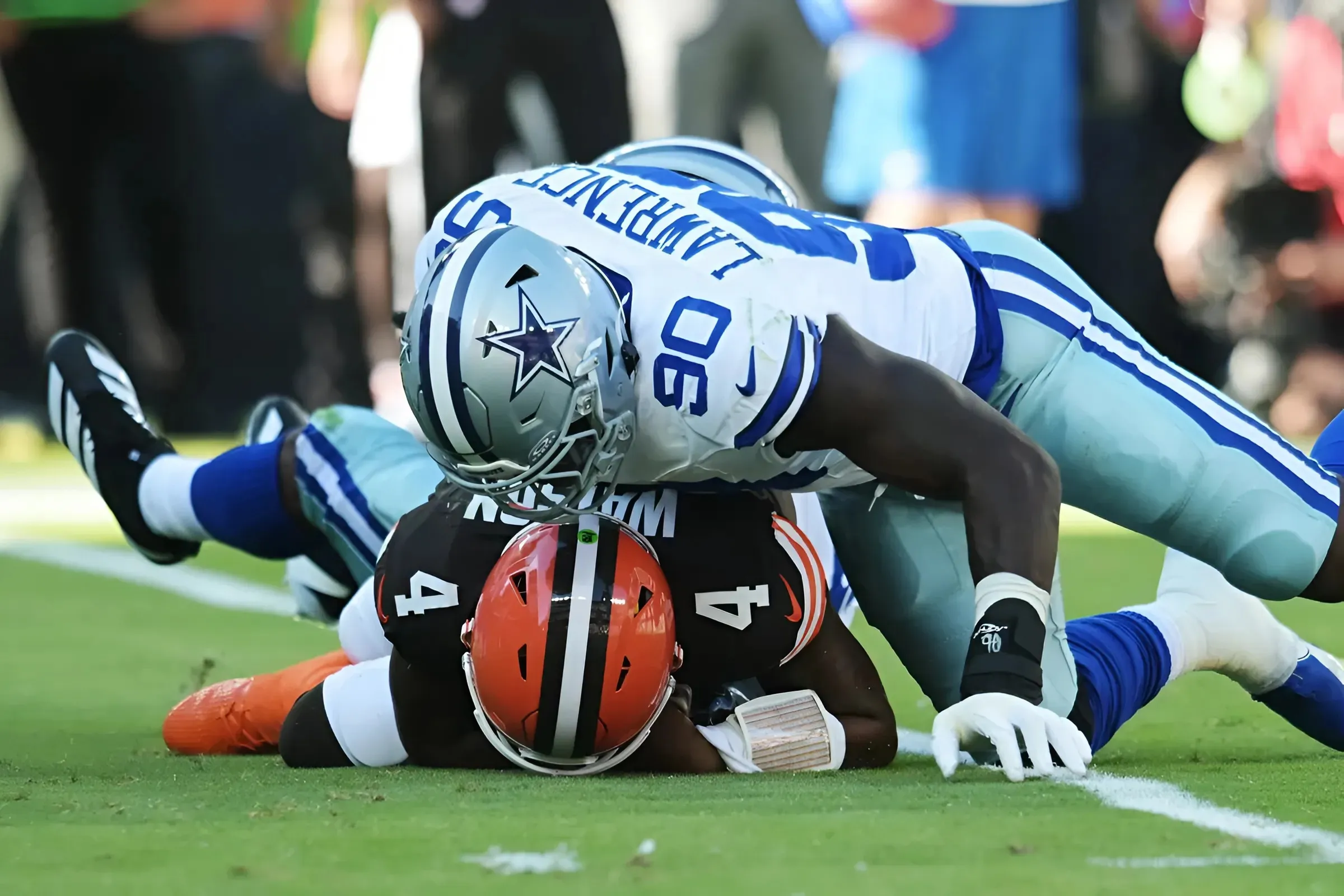 Cowboys Star DE DeMarcus Lawrence Signs With Seahawks in Blockbuster Move