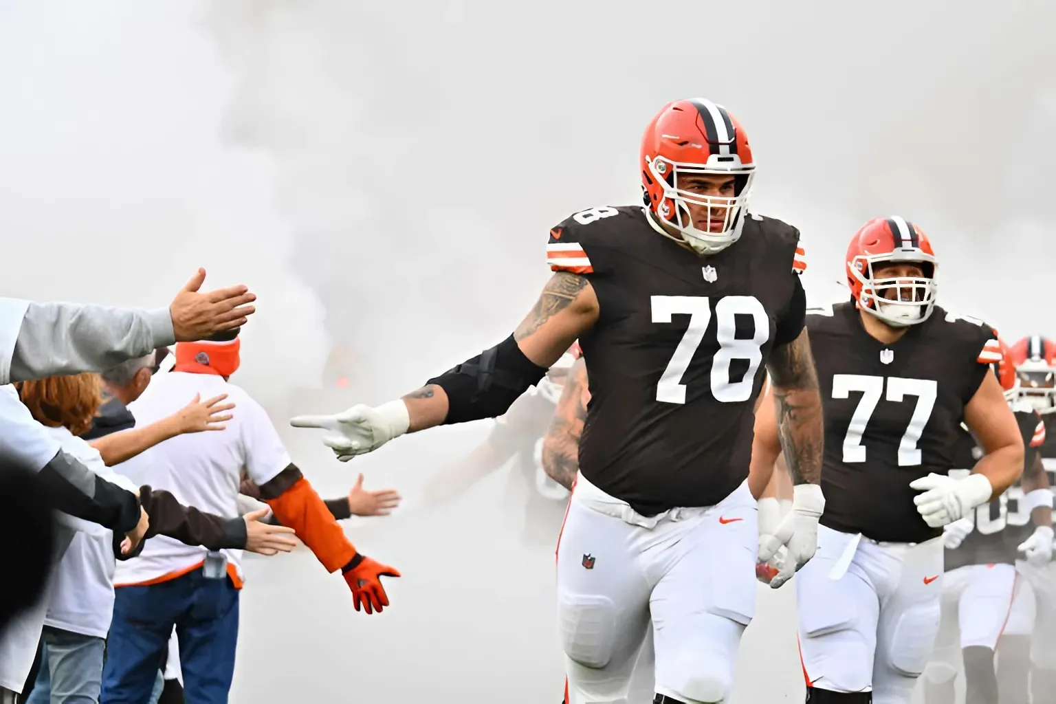 Browns avoid need to cut or trade Jack Conklin by restructuring contract