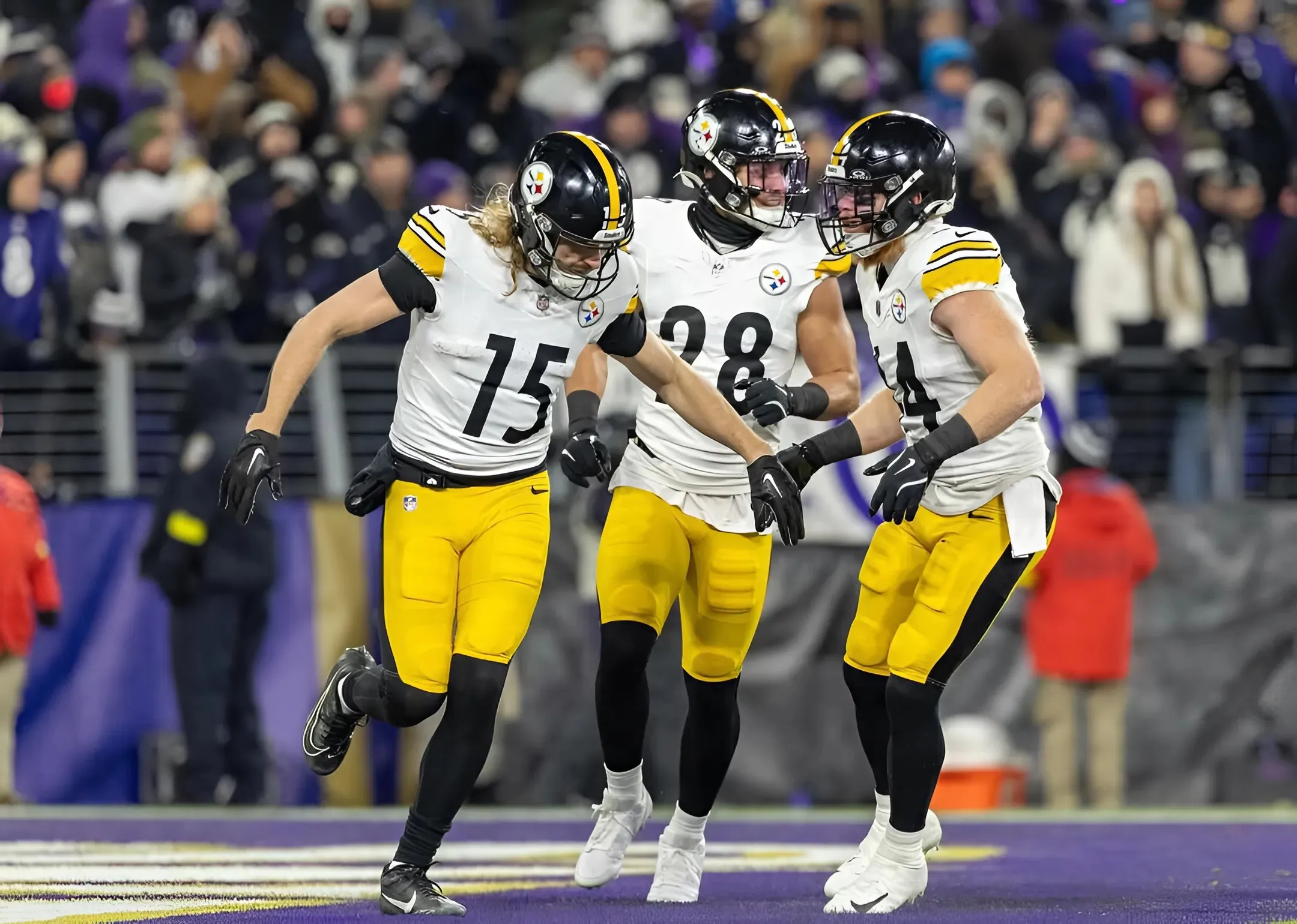 Steelers re-sign two depth WRs