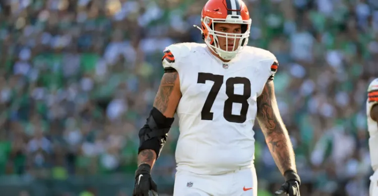 Browns Right Tackle Restructures Contract