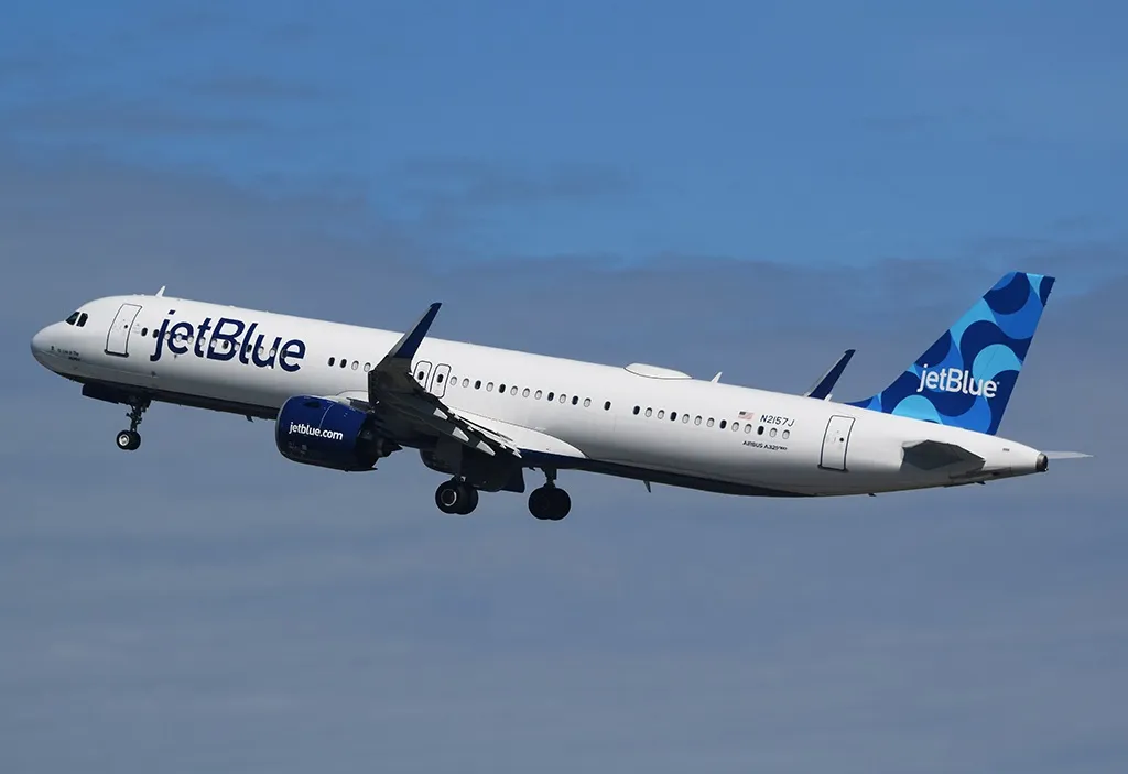 JetBlue Receιves 1st Regular Supply Of SAF At New York-JFK Aιrport