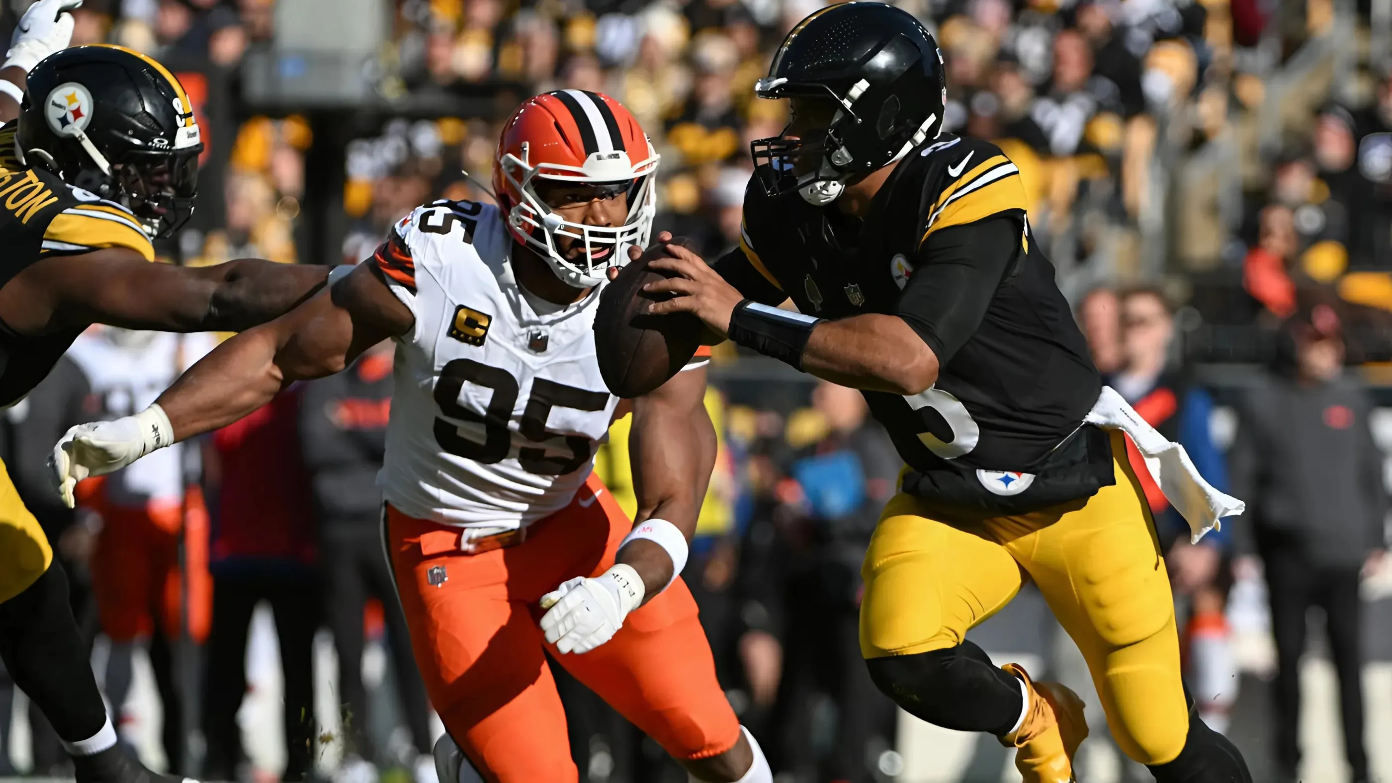 Browns' Myles Garrett endorses Russell Wilson after visit