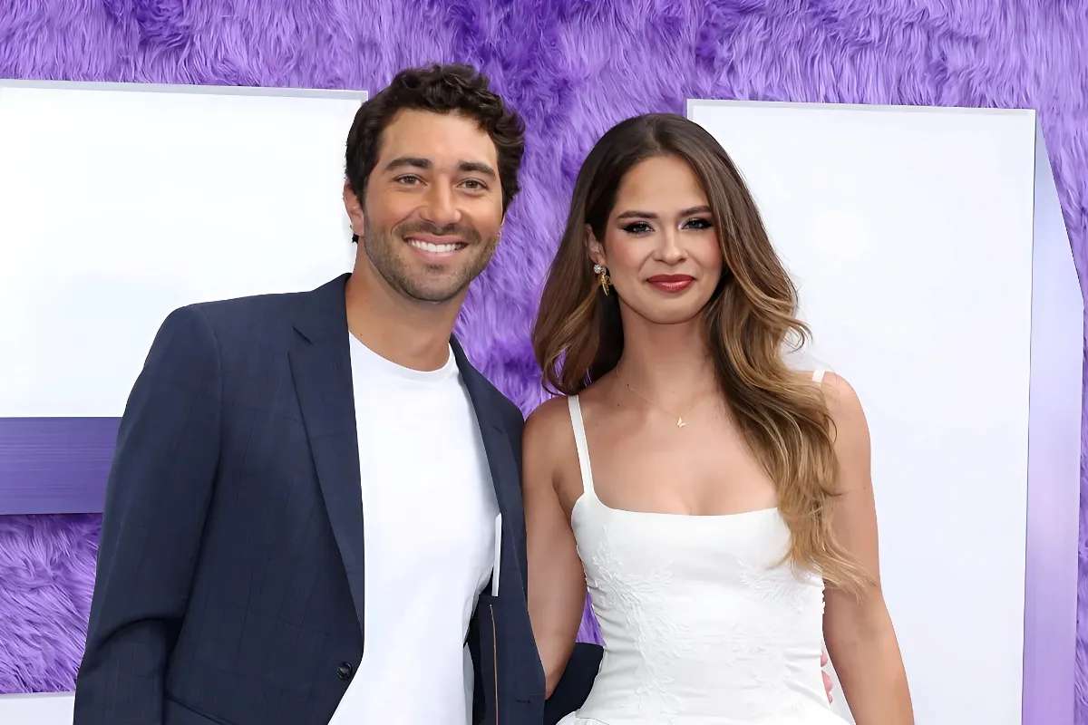 Kelsey Anderson Gets Emotional Defending Her Relationship with Joey Graziadei After ‘DWTS’ tram