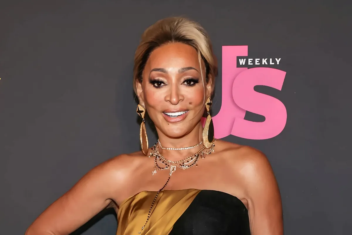Karen Huger Claims She Was ‘Thomas Jefferson’s Concubine’ and Name-Drops Andy Cohen After Car Crash tram