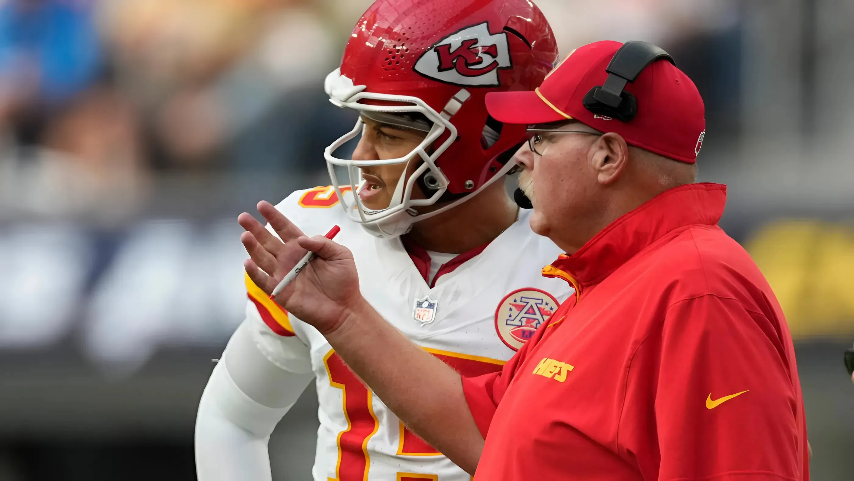 Chiefs Re-Sign Trusted Patrick Mahomes Target Despite ‘Interest’ From Other Teams