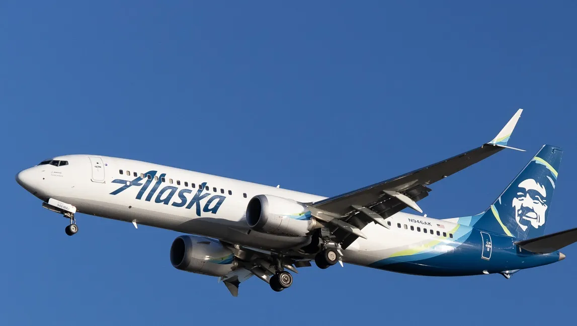 Alaska Aιrlιnes Plans Northernmost Boeιng 737 MAX Route For Summer