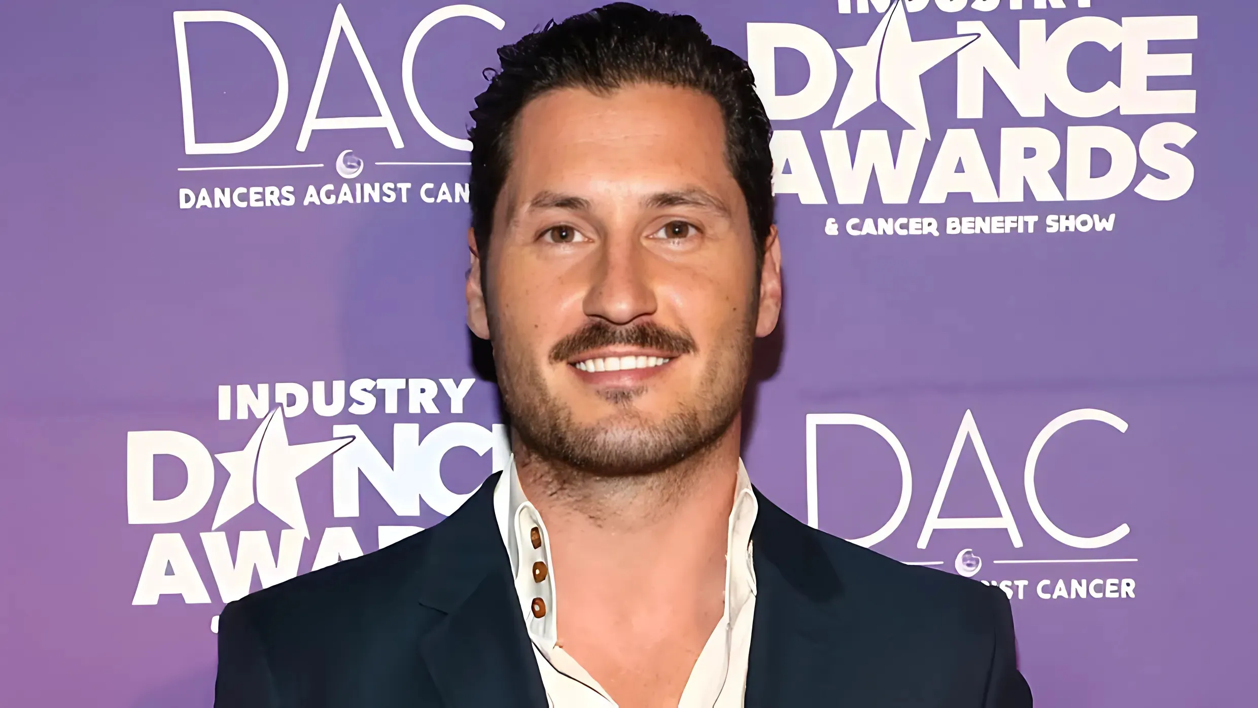 Val Chmerkovskiy Delights Fans with Exciting Announcement trucc